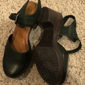 Adorable BOC clogs. Worn once.